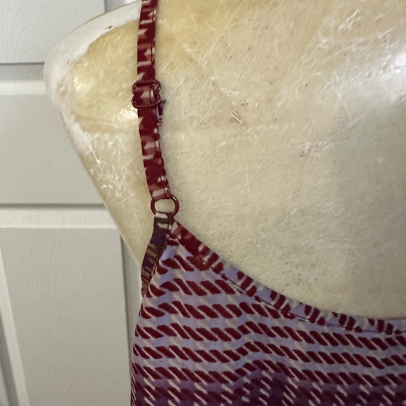 Like new Cabi #555 Houndstooth Pleated Cami
Top size small - Picture 5 of 7